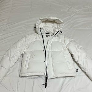 Aritzia Superworld Superpuff Shorty NWOT Size XS